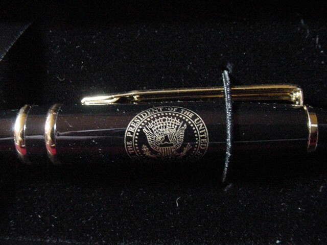 Presidential seal Donald J. Trump BLACK Ballpoint Pen – New