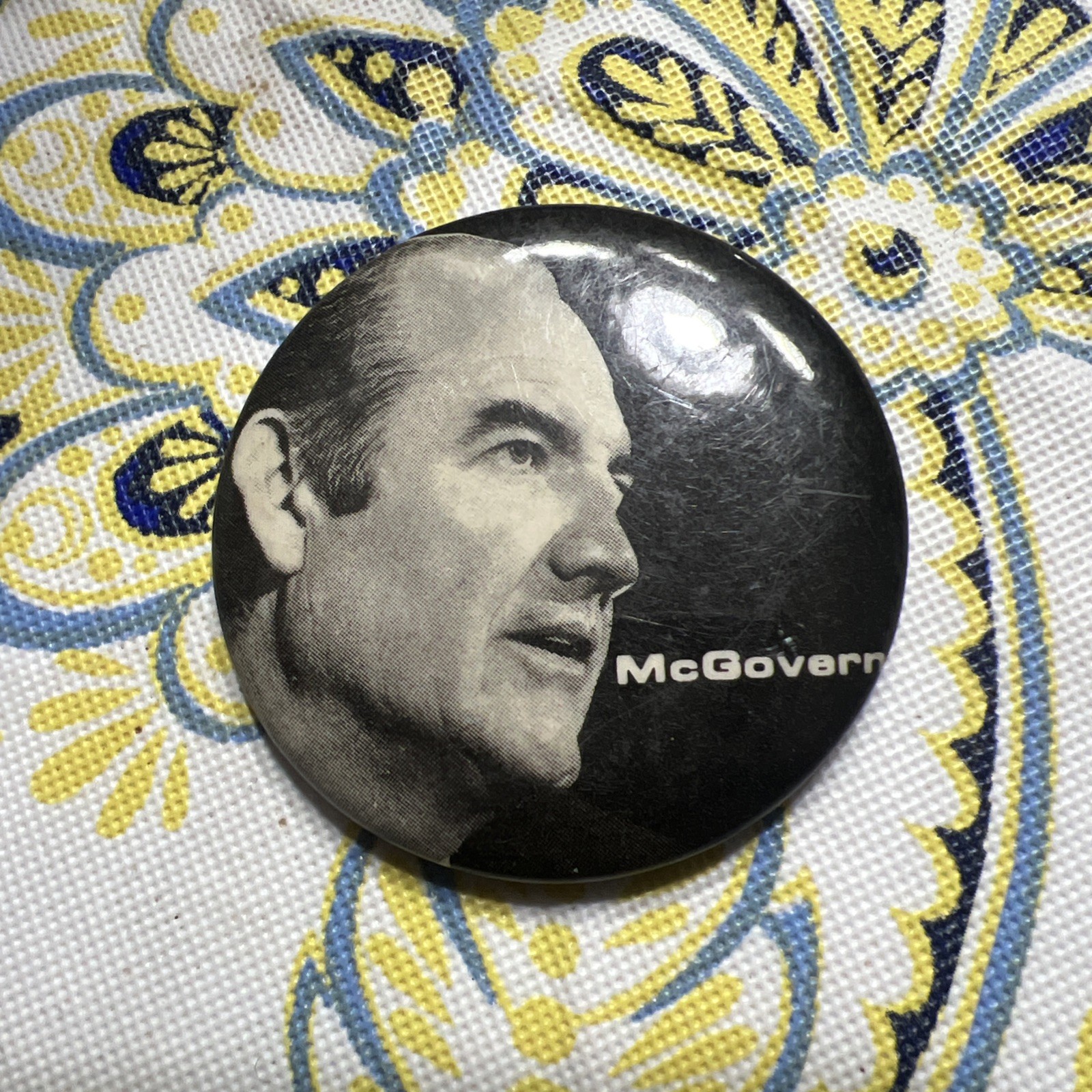 Vintage 1971 ( George ) McGOVERN Pinback Pin Button Presidential Campaign 1.75″