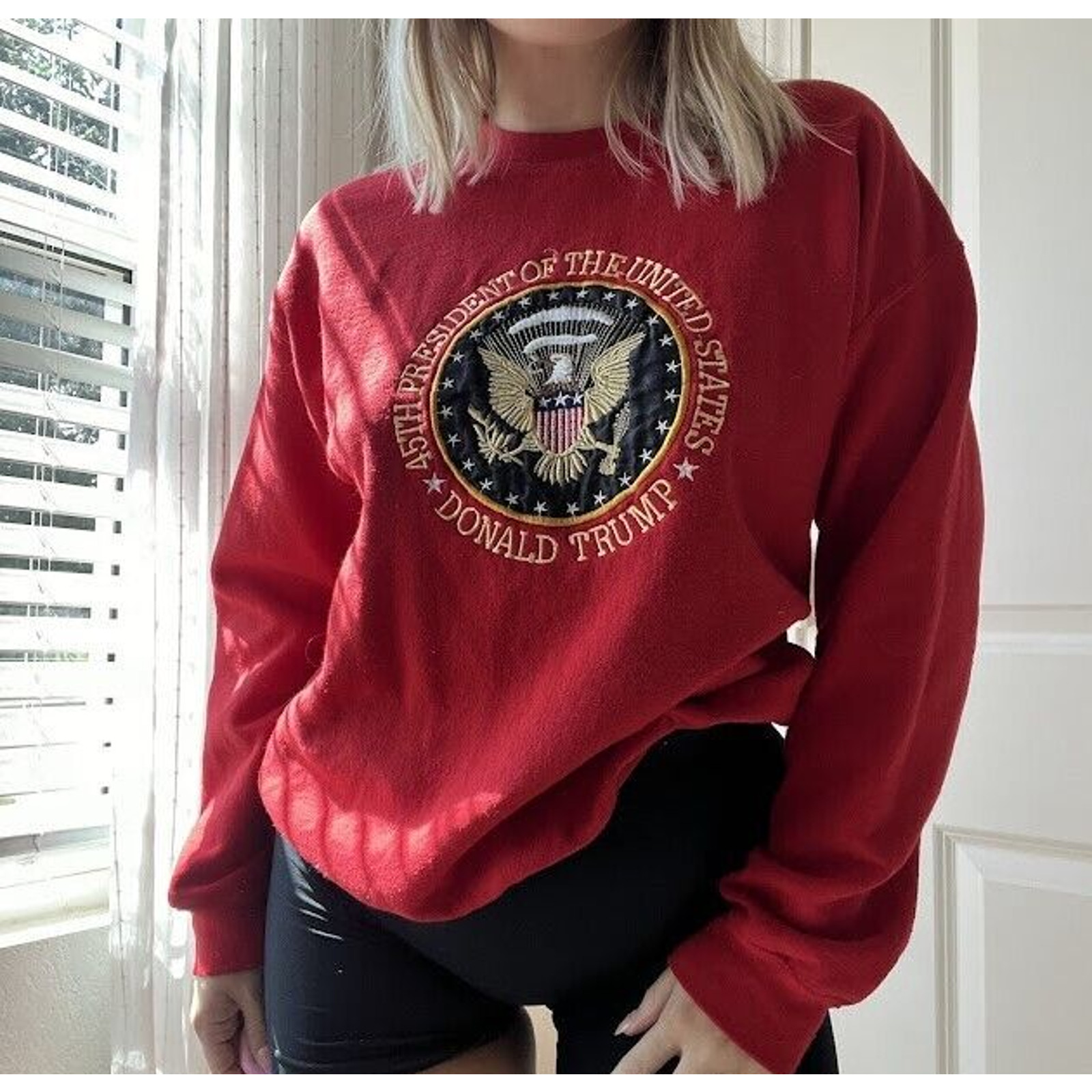 Gildan Embroidered 45th President Donald Trump Seal Red Crewneck Sz M