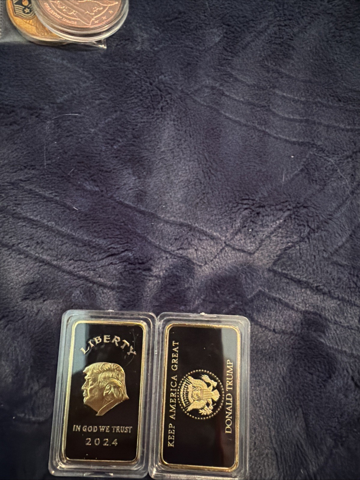 BEAUTIFUL GOLD + BLACK TRUMP BAR KEEP AMERICA GREAT Sealed + Free Shipping