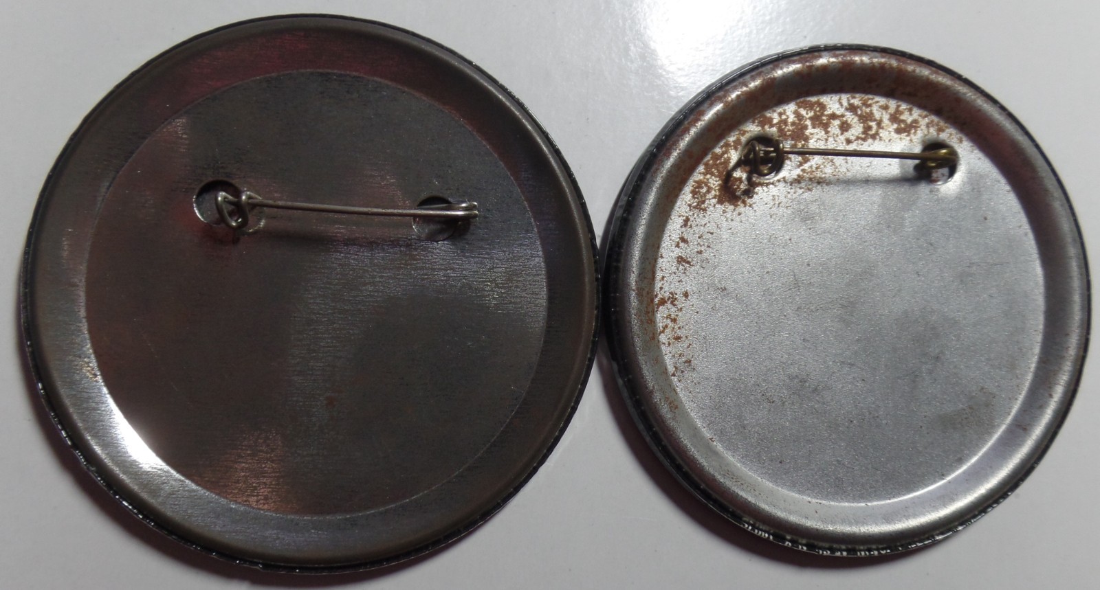 Pair of Matching 1970’s 3″ Pins VP Agnew Resigns 1973 Prez Nixon Resigns 1974
