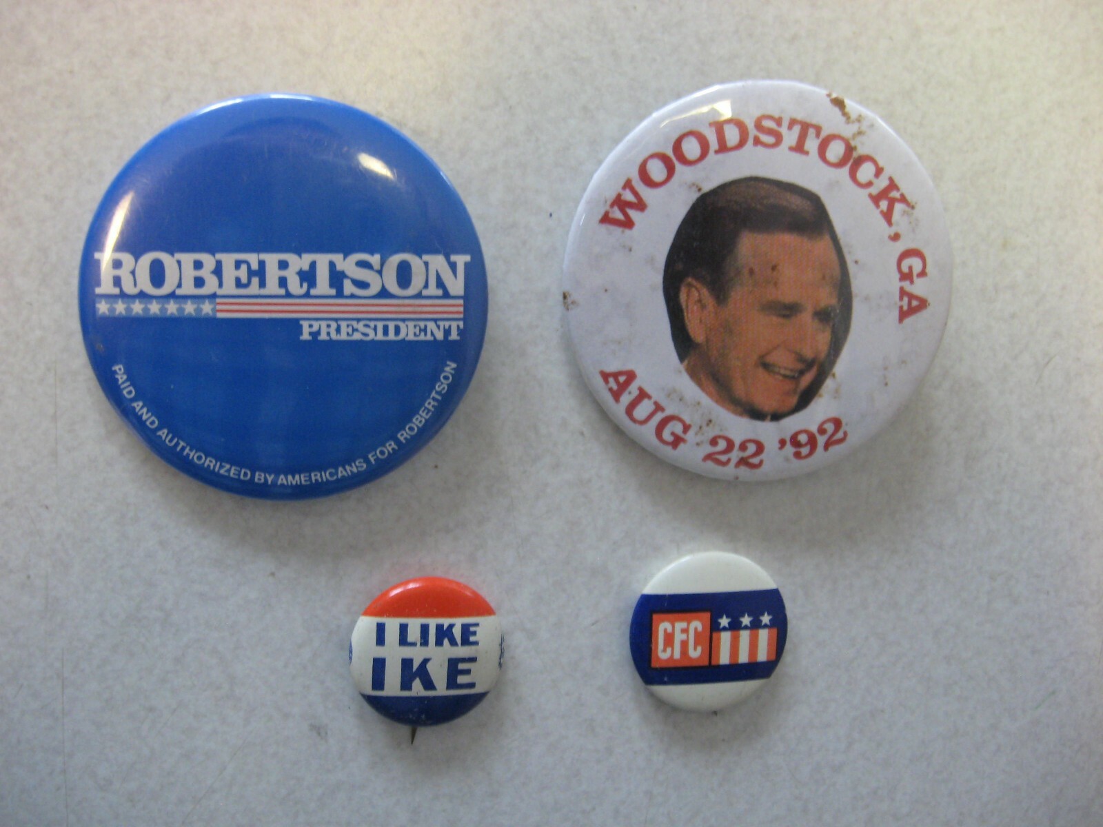 LOT OF 4 POLITICAL CAMPAIGN PINS PINBACKS ROBERTSON IKE CFC BUSH WOODSTOCK, GA