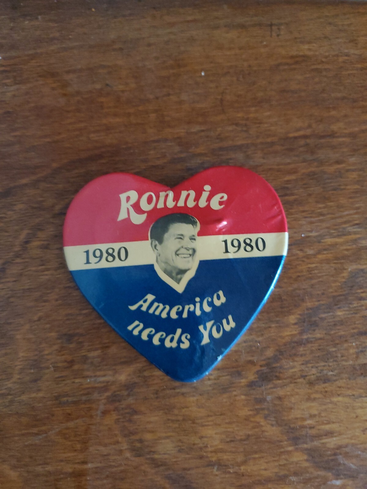 UNIQUE HEART Ronald Reagan 1980 campaign pin button RONNIE AMERICA NEEDS YOU