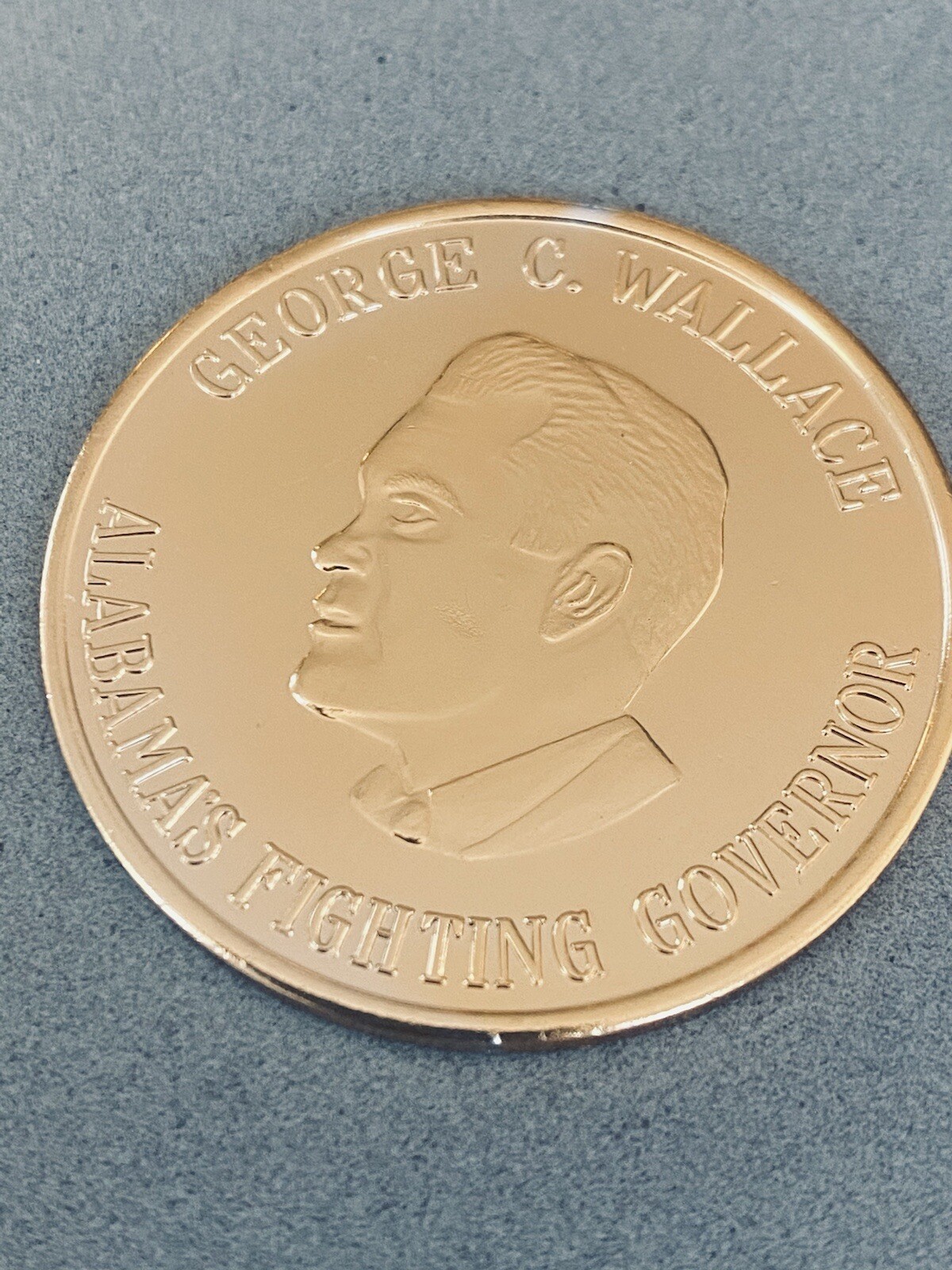 Vintage Political George C Wallace Alabama Governor Gold Tone coin Medal 1968  