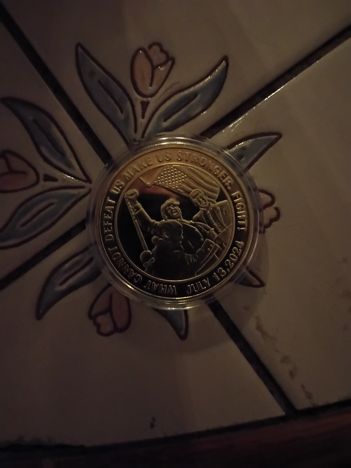 1oz .9999 Gold Trump Commemorative CoinPresident Trump