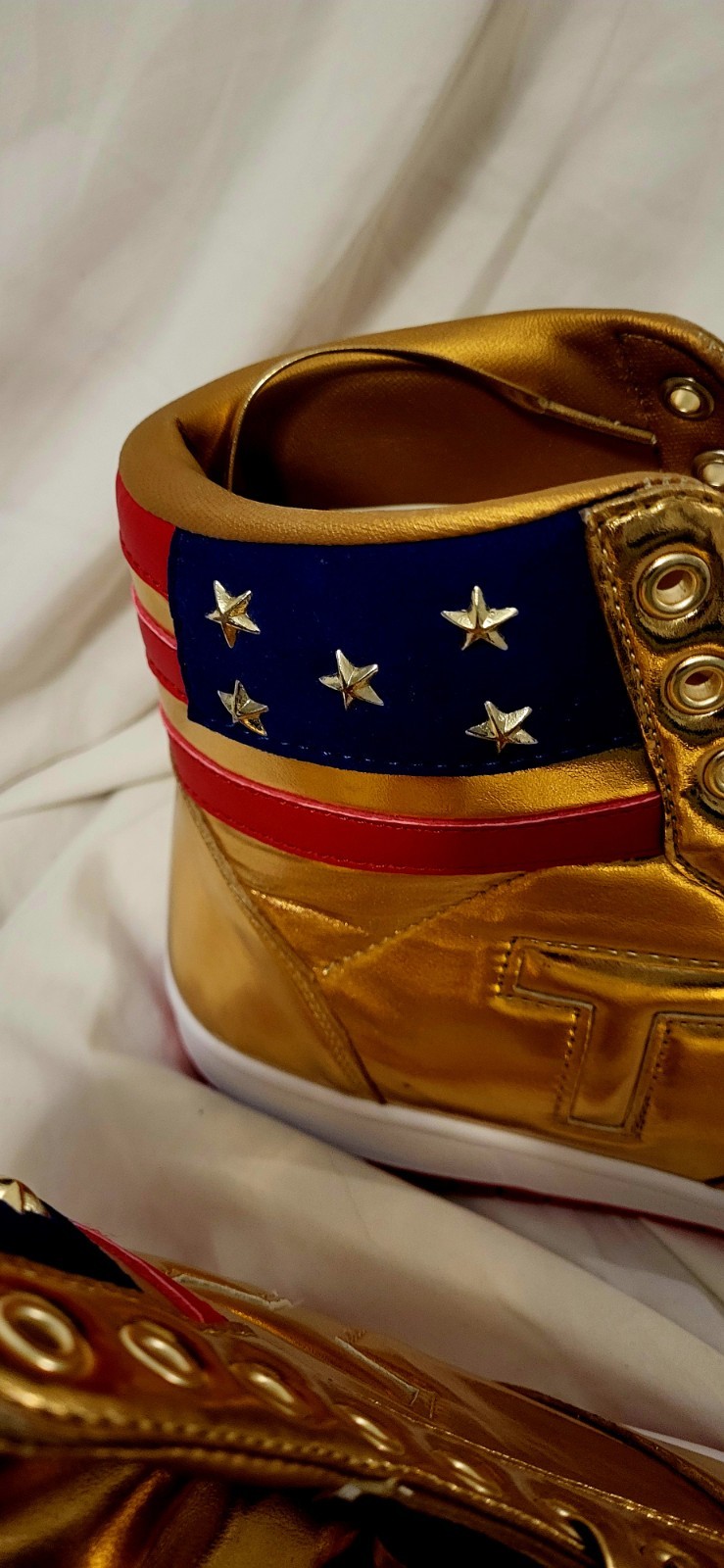 TRUMP SNEAKERS Gold POTUS 45 Authentic BRAND NEW Size 12 Men US Official