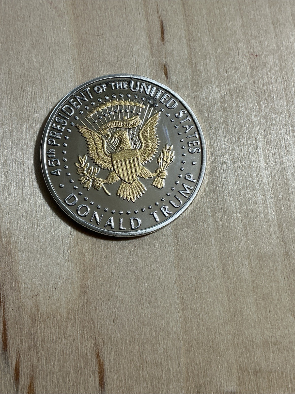 DONALD TRUMP 2020 SILVER & GOLD PLATED COIN 45 PRESIDENT KEEP AMERICA GREAT