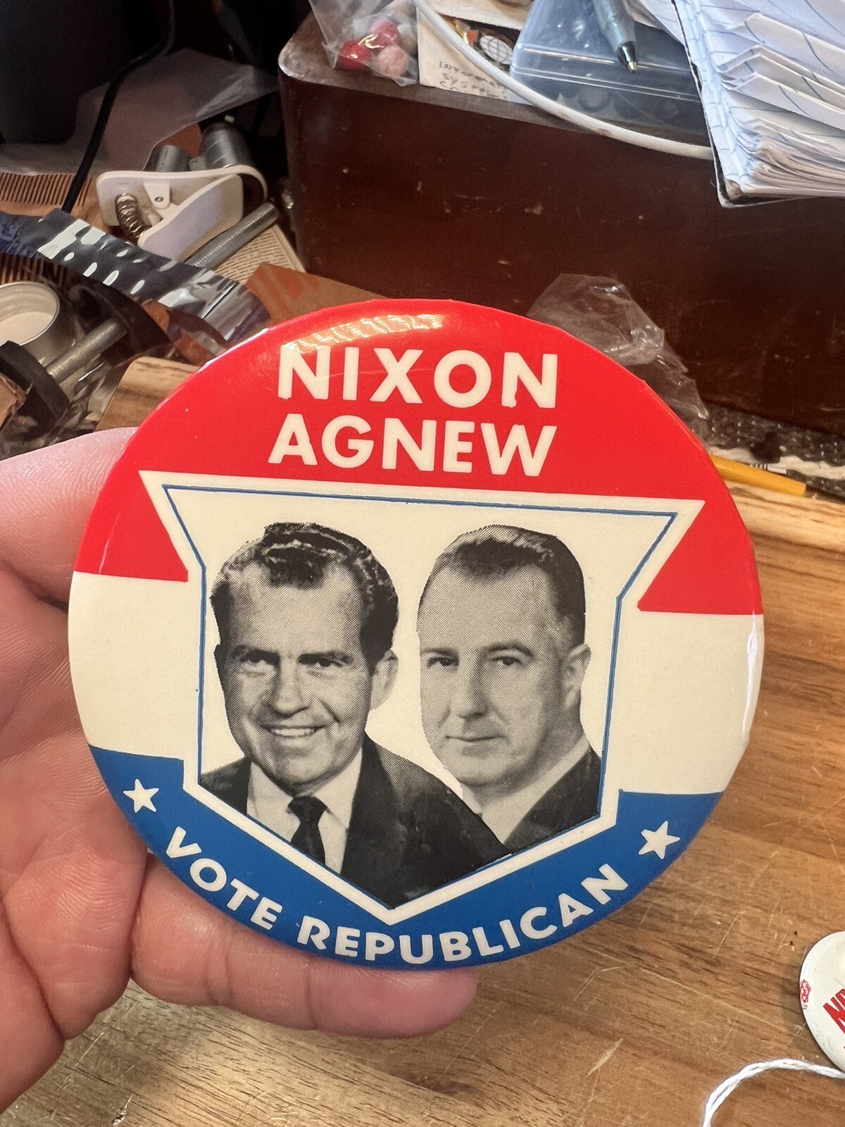1960 3 1/2″ NIXON-LODGE VOTE REPUBLICAN GRAPHIC JUGATE CAMPAIGN BUTTON
