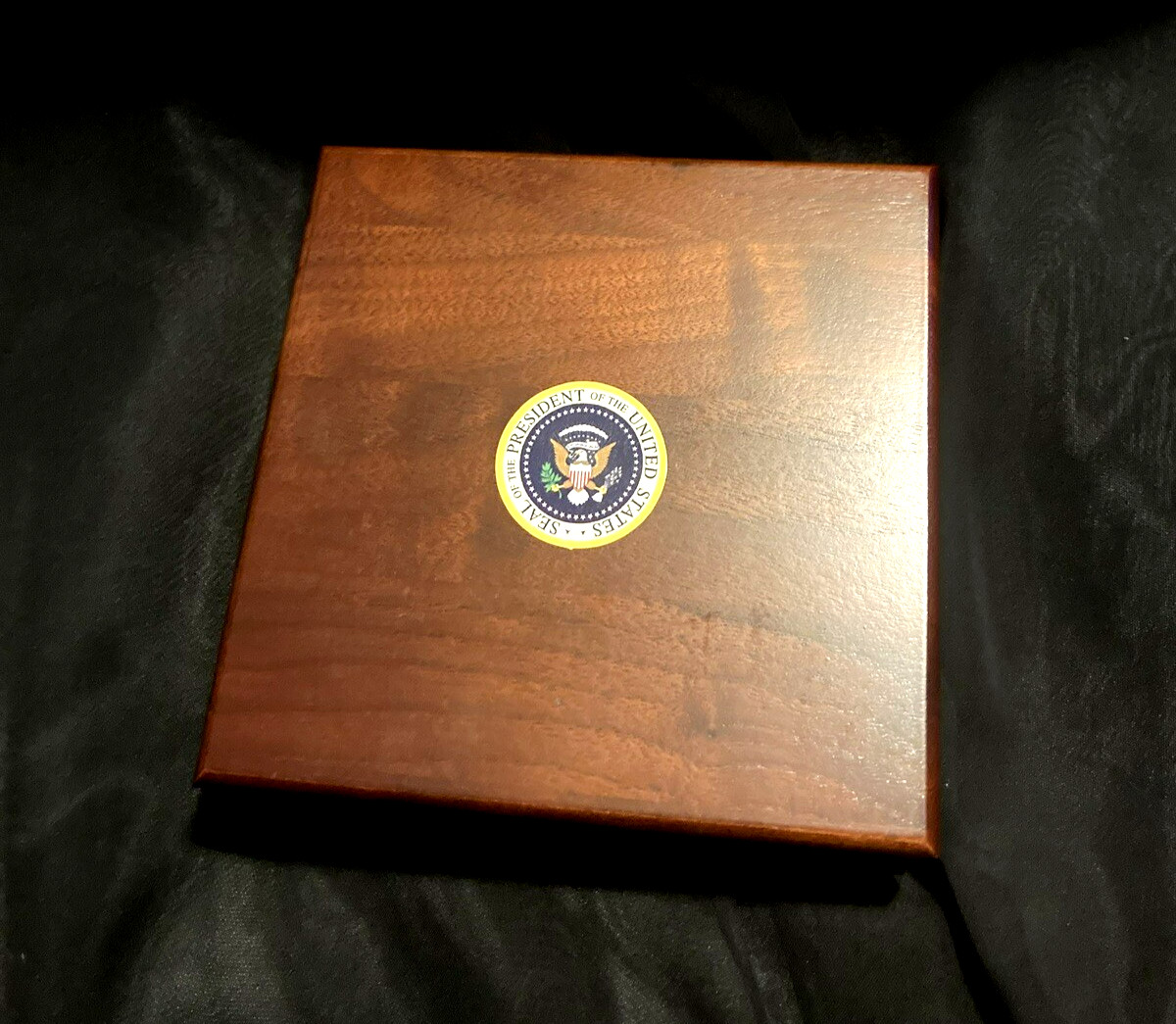 Official White Trump House President Donald J trump 45 Medallion Coin