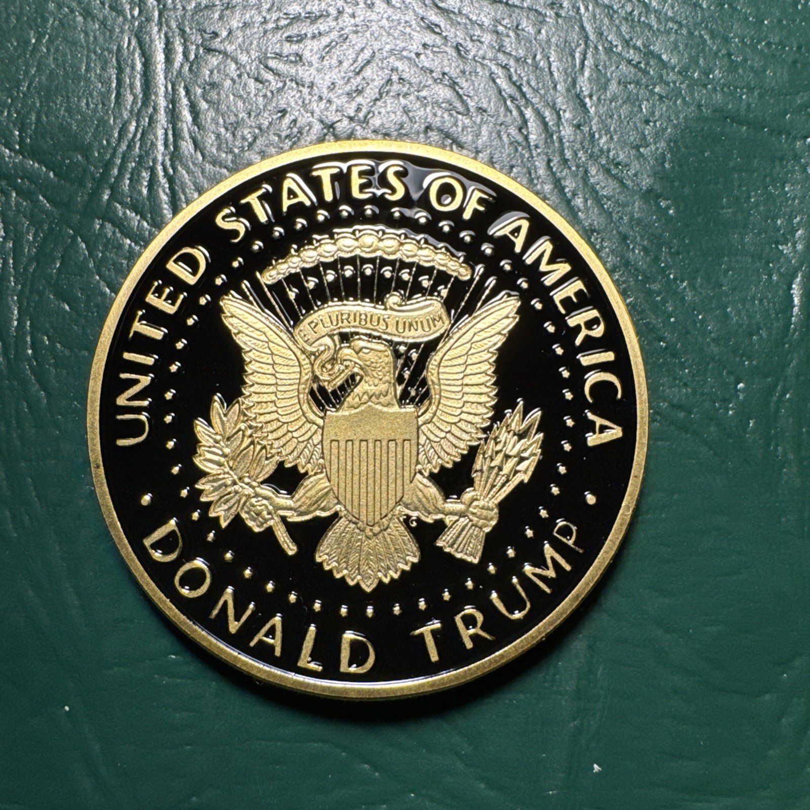 2019 Donald Trump Commemorative Coin Black Gold Plated Collectible US President