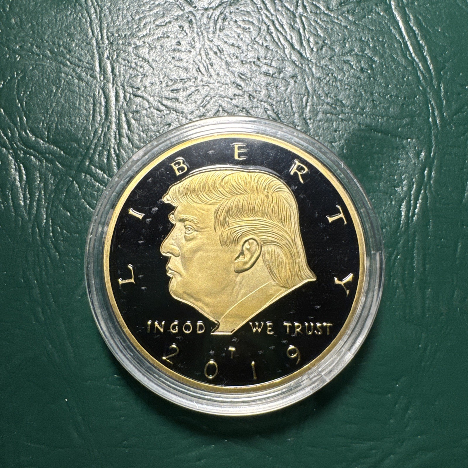 2019 Donald Trump Commemorative Coin Black Gold Plated Collectible US President