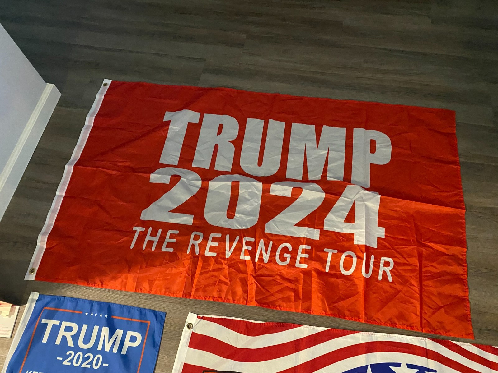 3×5 Trump flags w/ lot McCain Palin campaigning and President Ronnie Reagan book