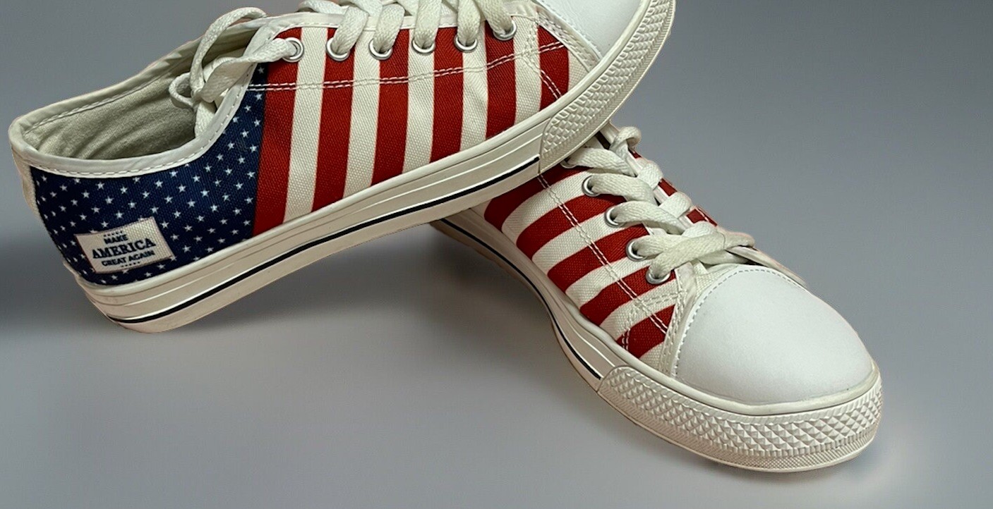 “MAKE AMERICA GREAT AGAIN” UNISEX SNEAKER MEMORABILIA COLLECTIBLE M5 F7