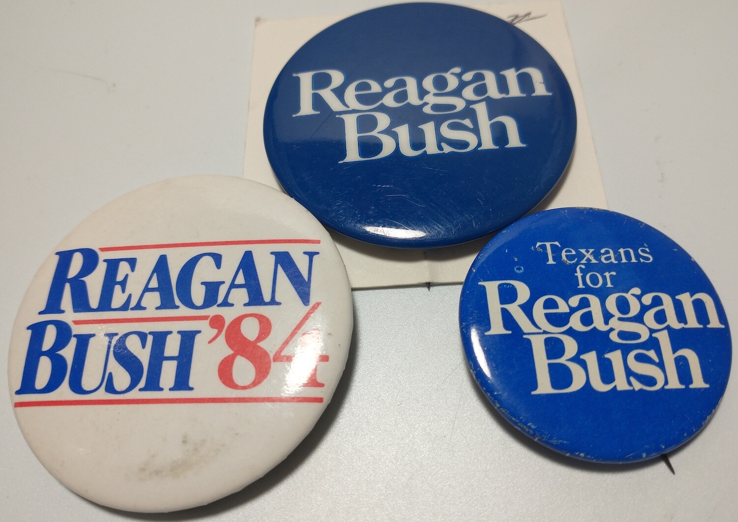 Lot “O” trio Reagan Bush 80’s pin back round campaign buttons VG-NM