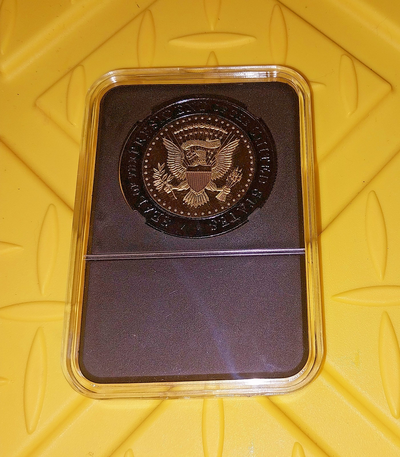 DONALD TRUMP PRESIDENT PROUD PATRIOTS MAGA BLACK GOLD PLATED COMMEMORATIVE COIN