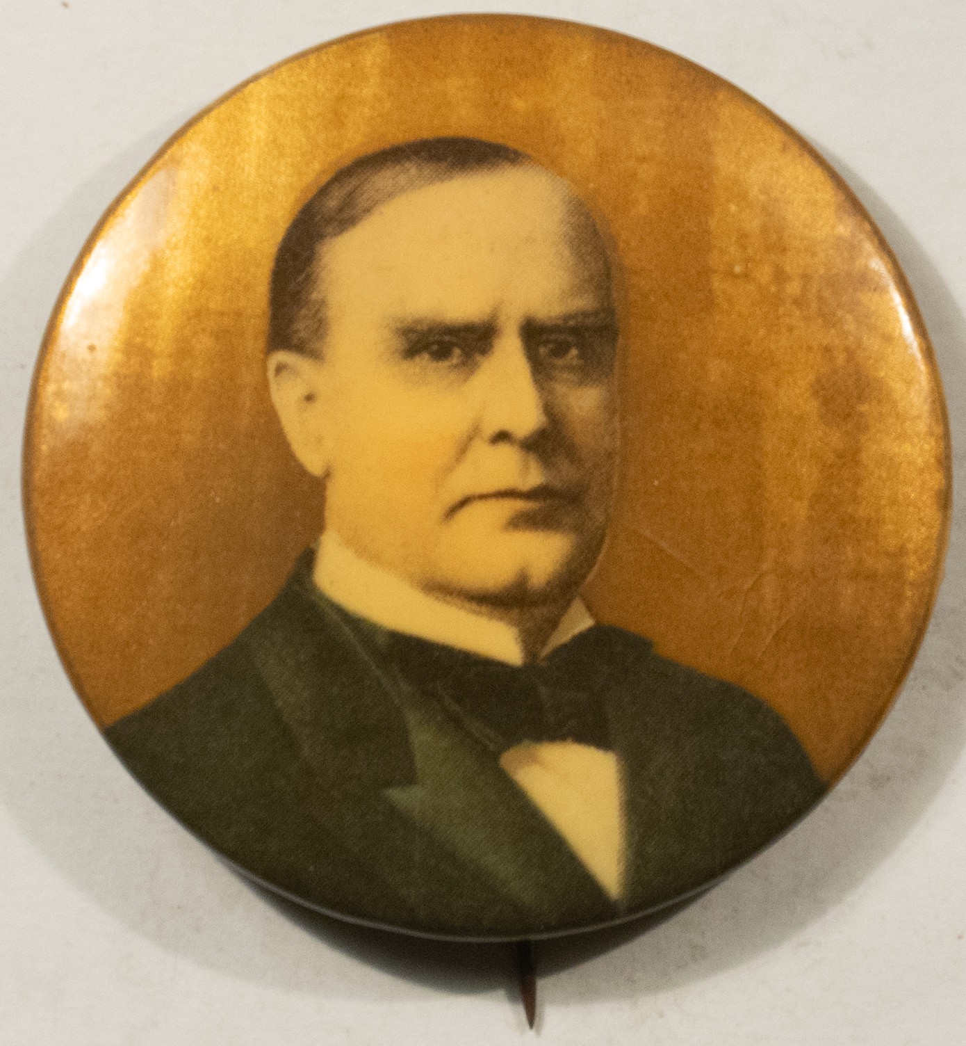 1900 WILLIAM MCKINLEY 1 3/4″ CELLULOID BUTTON – EXCELLENT W/ NICE BACK PAPER!