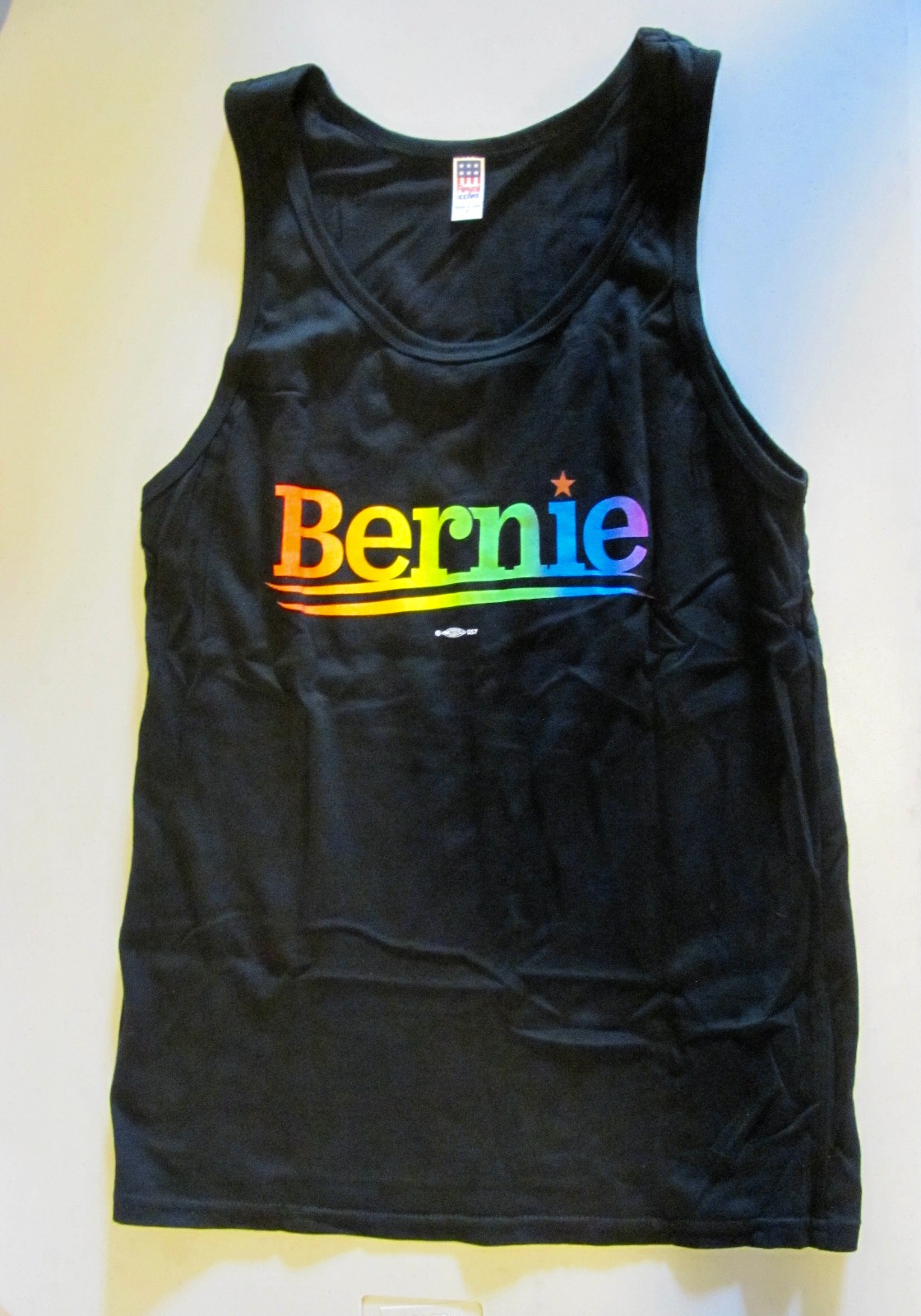 Bernie Sanders 2020 Campaign Pride Tank Top Medium Shirt Unisex (Rare) LGBTQ