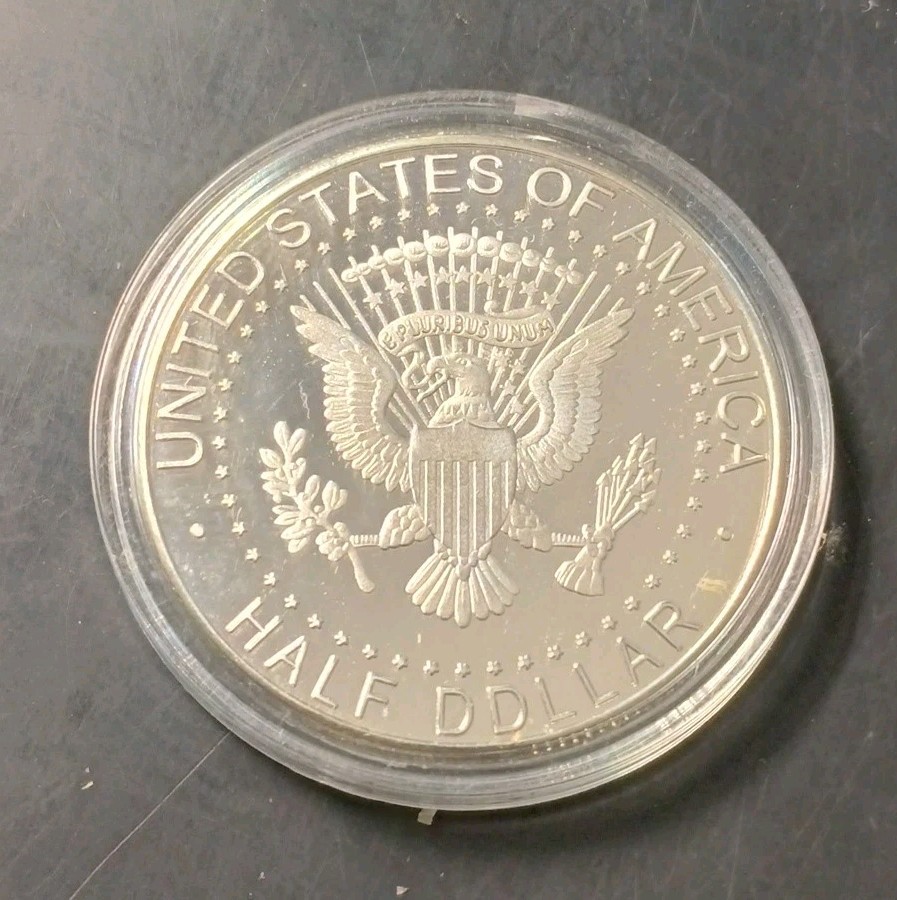 Melania Trump Coin Nude Half Dollar Novelty GAG ( MT.#0287 )