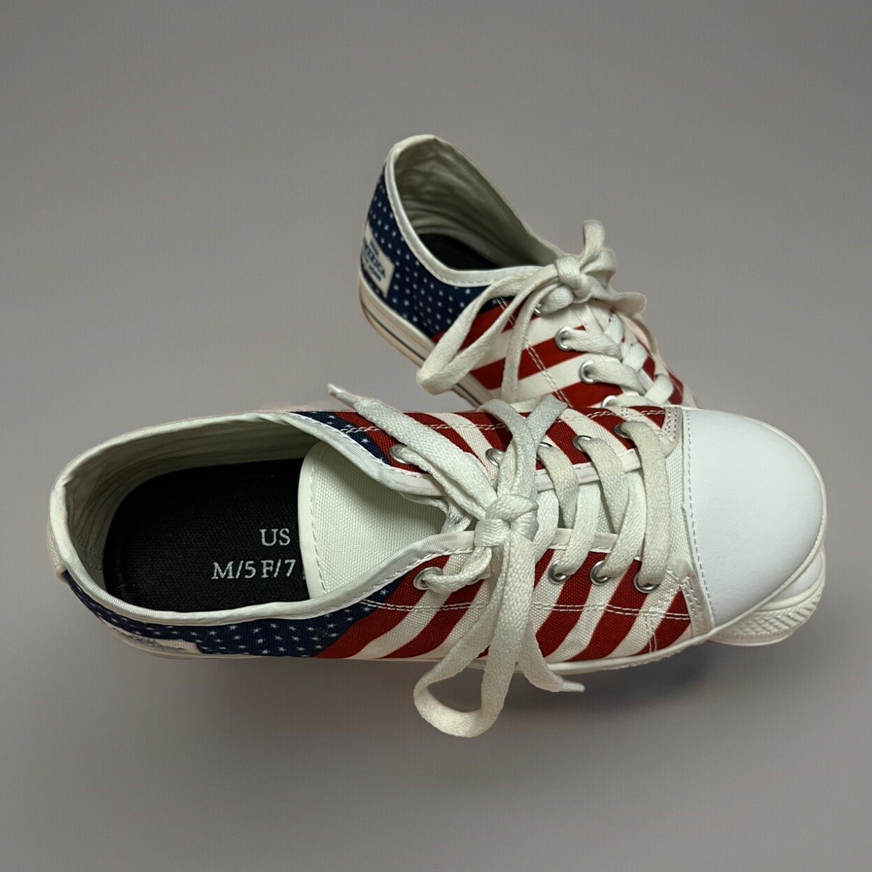 “MAKE AMERICA GREAT AGAIN” UNISEX SNEAKER MEMORABILIA COLLECTIBLE M5 F7