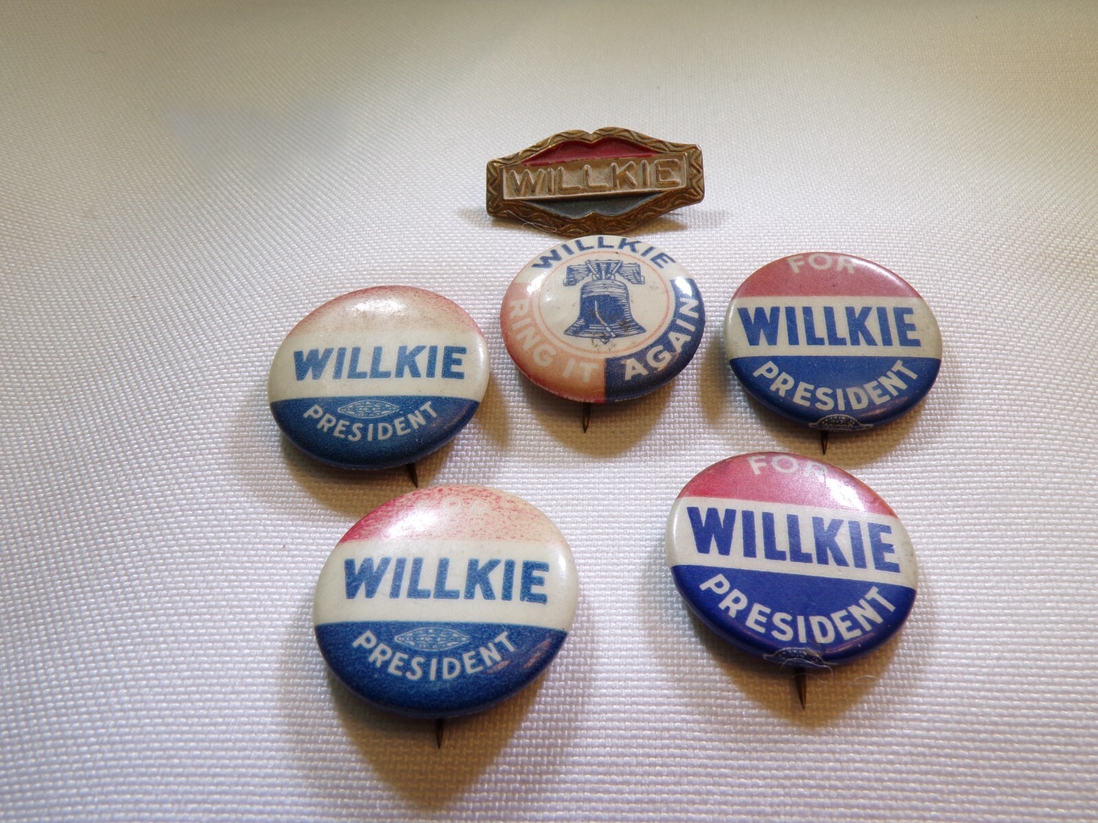 6 WILLKIE FOR PRESIDENT RED, WHITE AND BLUE PRESIDENTIAL ELECTION PINS (3191)