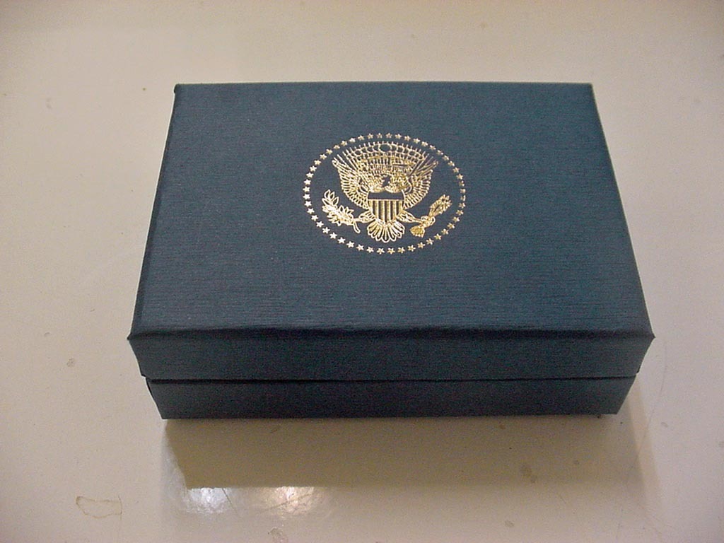 President TRUMP Lapel Pin- Presidential seal Lapel Pin(Gold Color)-Free Shipping