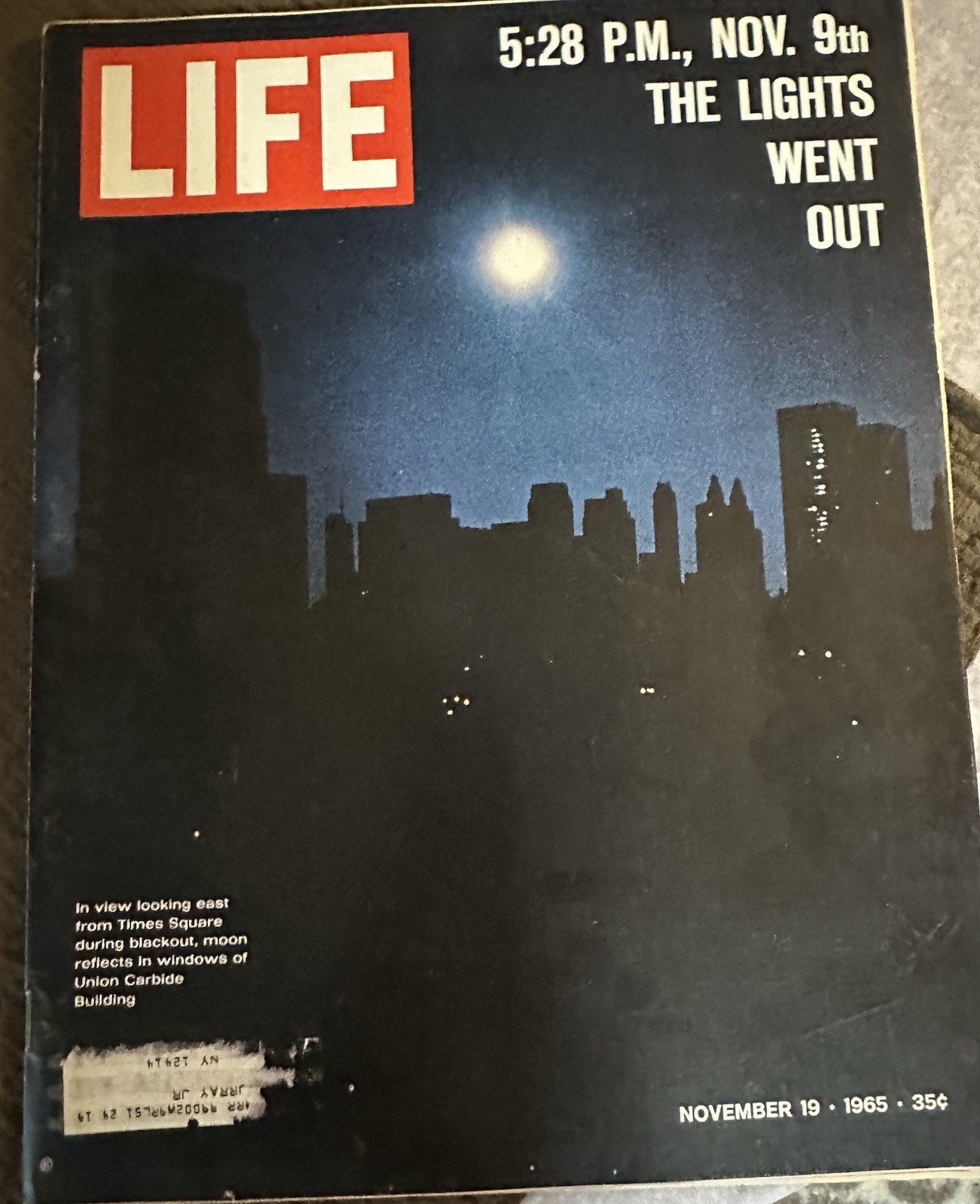 Vintage Nov 19 1965 LIFE Magazine NYC Blackout “The Lights Went Out” Cover