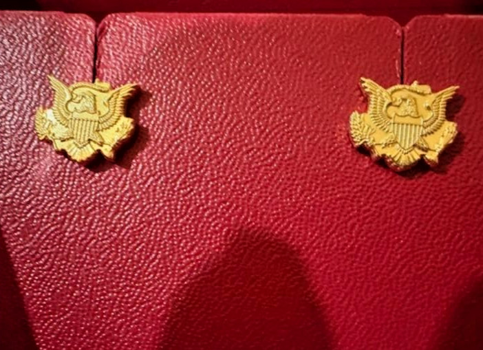 Melania Trump VIP SEAL EARRINGS w Presidential Seal for Trump 45 Administration