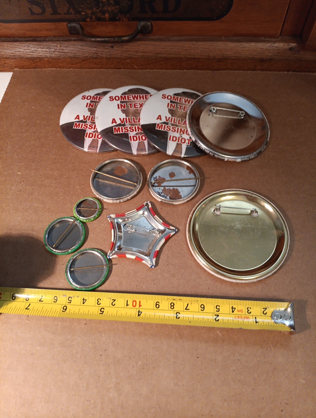 Original Pinback Butons Bush, Regan, Reid, Perot, And Carter As Seen In photos