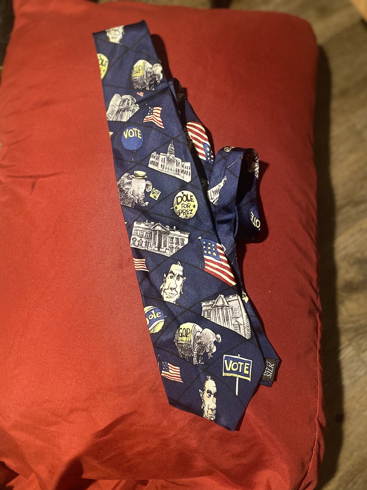 ** REALLY NEAT – Vintage – VOTE – Mens Necktie – 1996 – DOLE for PRESIDENT *