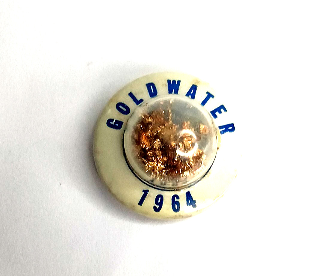 1964 BARRY GOLDWATER 1 1/4″ Pin Pinback BUBBLE / DOME w/ Gold Flakes ~ Political