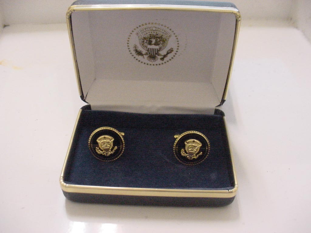Pair of President TRUMP Cufflinks – Presidential seal