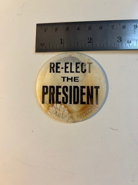 Richard Nixon Vintage Campaign Pinback Button – ‘Re-Elect The President’ FLASHER