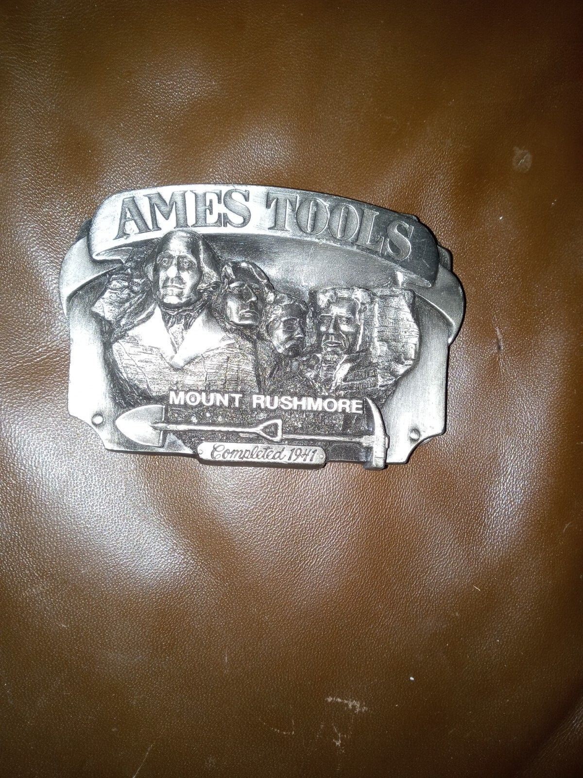 1987 and 1986 belt buckles with serial numbers mount rushmore, hunting 