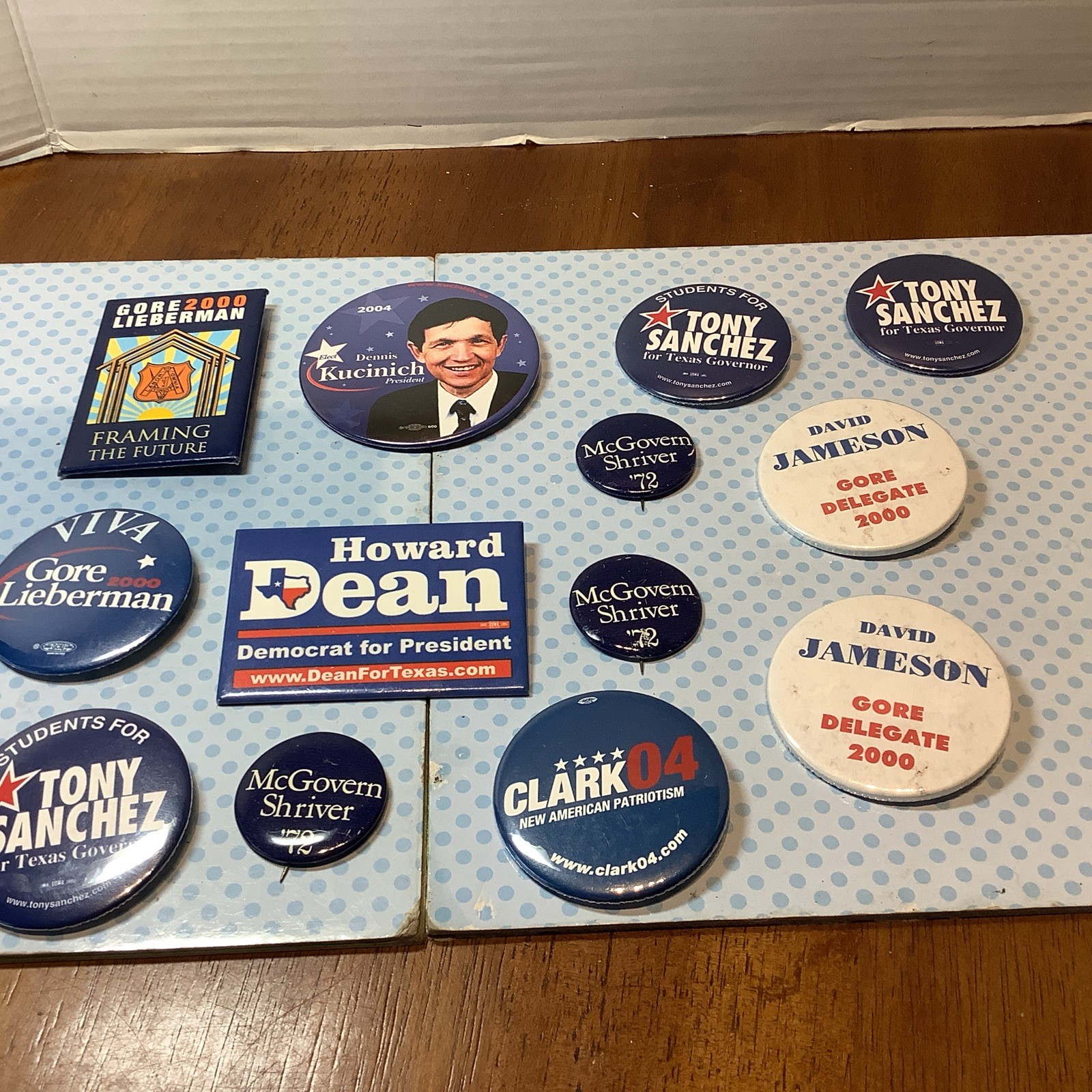 Lot of mixed lot old political pins-Howard Dean,Gore,Sanchez,and more