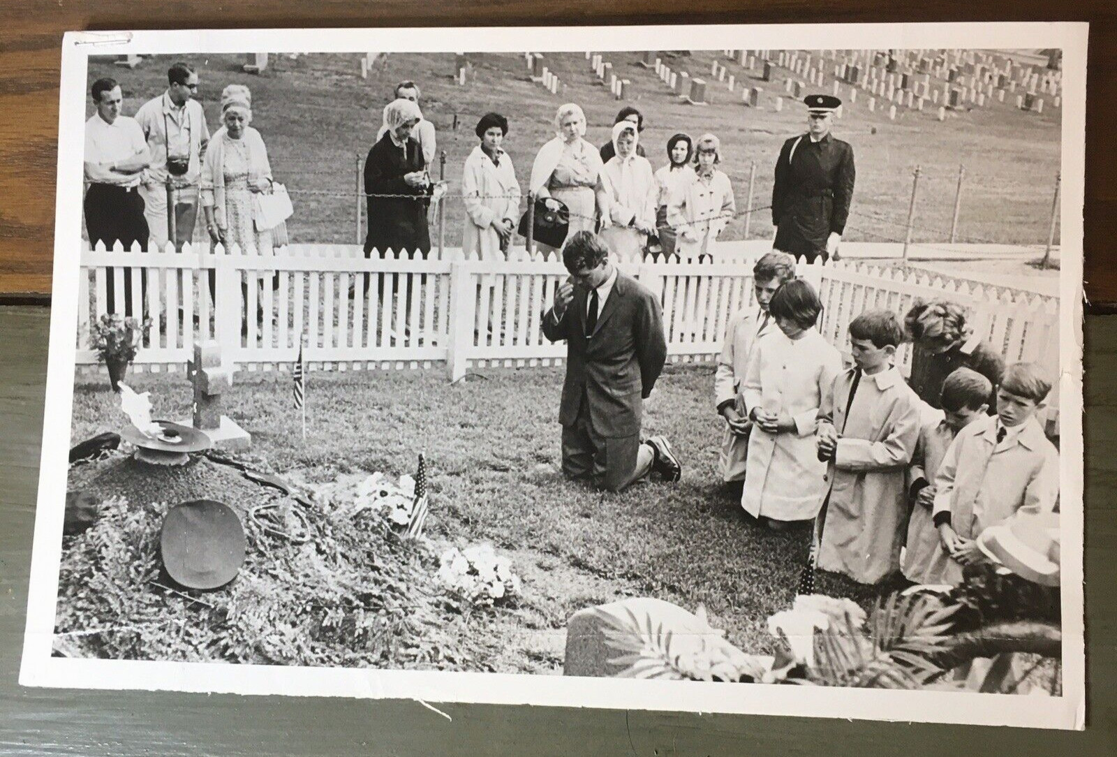 1965 Robert F Kennedy & Family at JFK Gravesite Photo 8×6 Arlington Cemetery