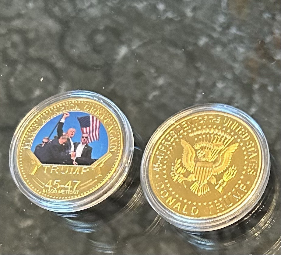 TRUMP MAGA NEVER SURRENDER AMERICA CHALLENGE COIN FIGHT INAUGURATION w WOOD BOX