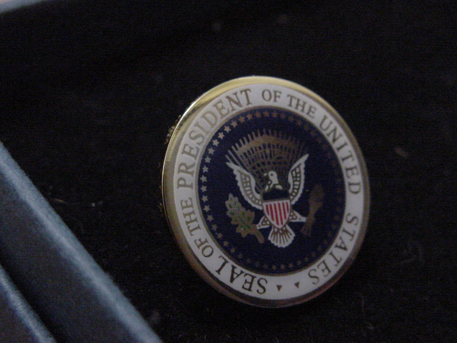 Presidential DONALD TRUMP Lapel Pin color seal