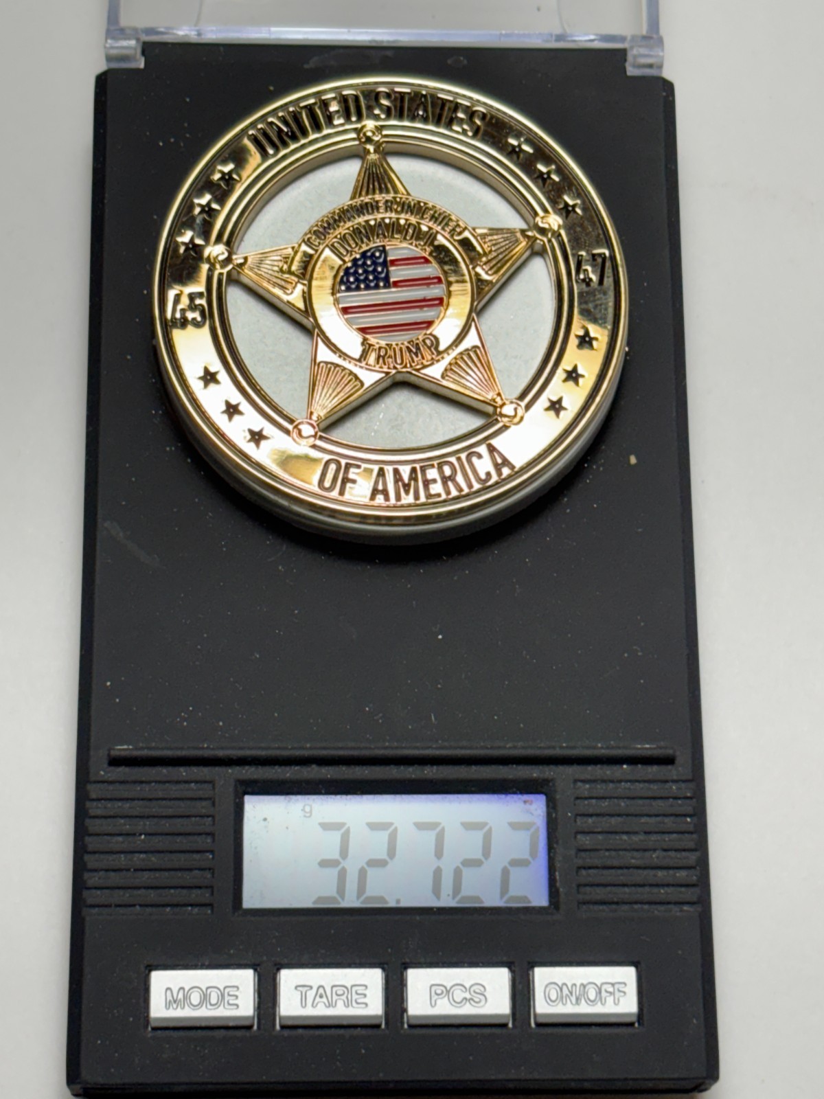 Limited Star Shield Badge Flag Donald Trump Commander In Chief – 24k GOLD Gilded