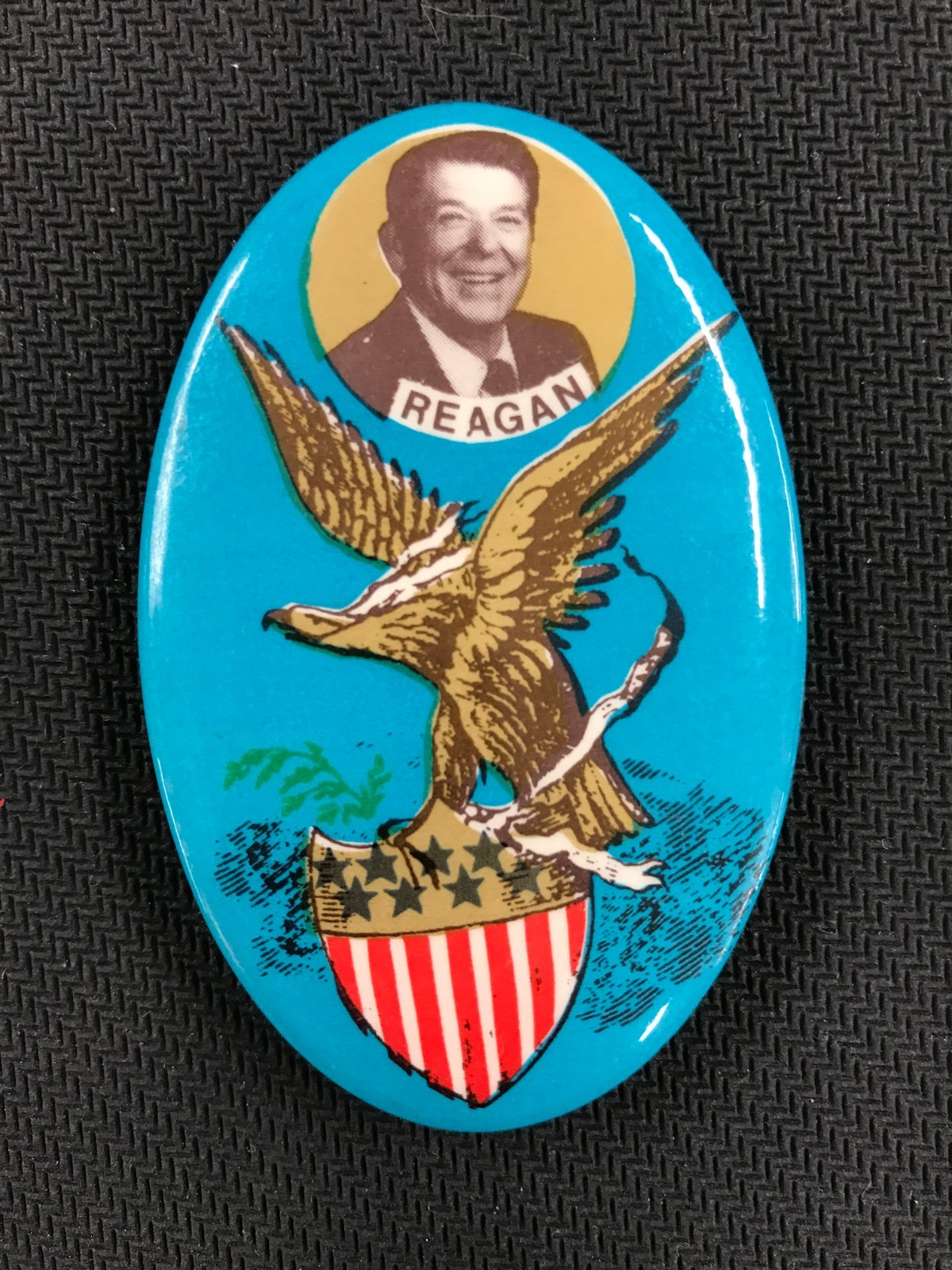 Vintage 1980 Ronald Reagan Blue Eagle Presidential Campaign 2 3/4″ Oval Button