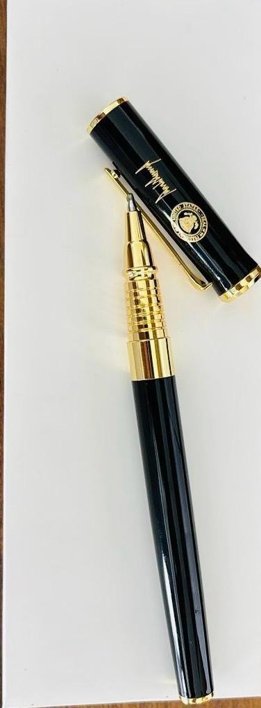 NEW Presidential Pen with Elegant Box Donald Trump Signature & two Refills