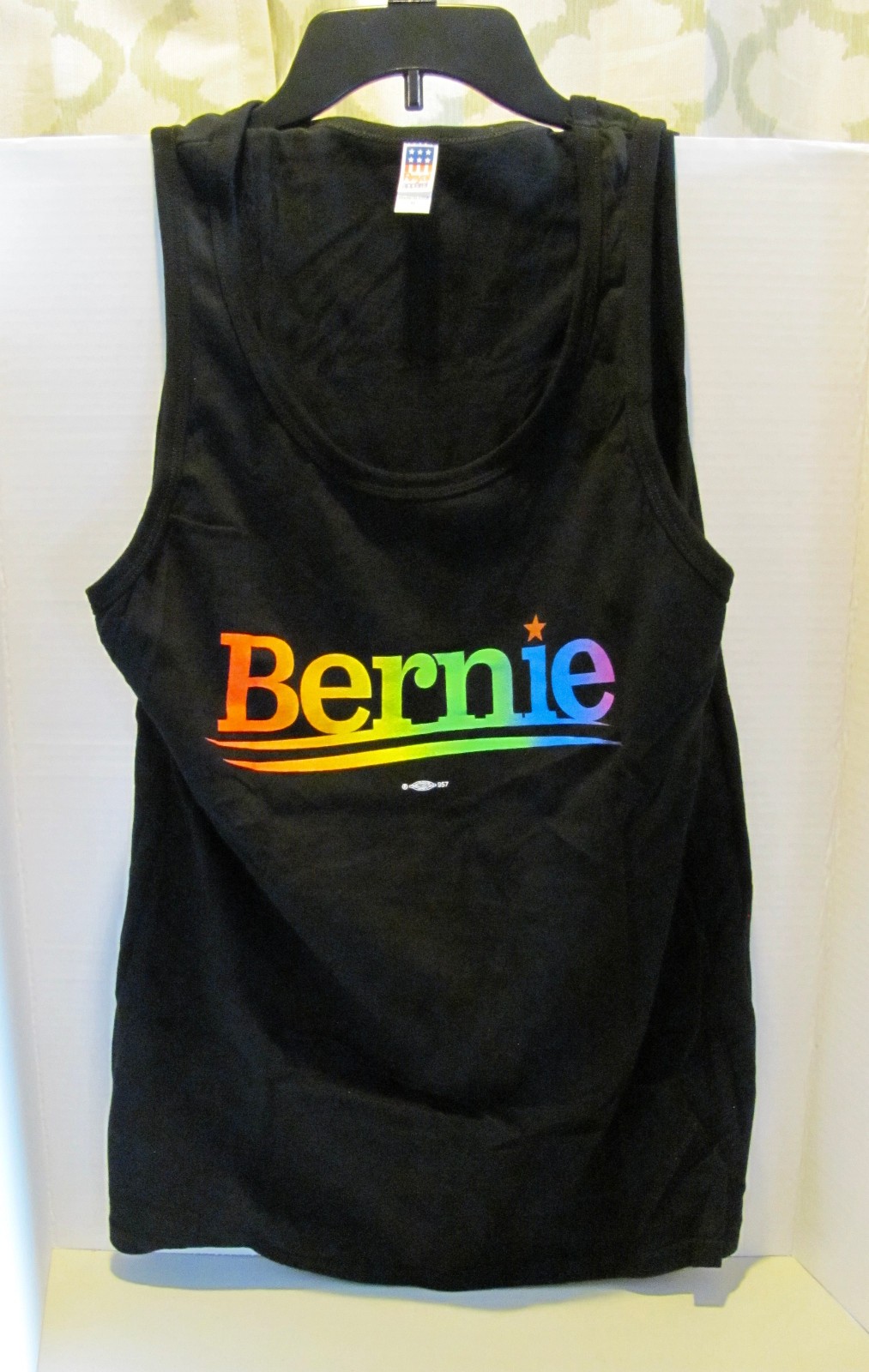 Bernie Sanders 2020 Campaign Pride Tank Top Medium Shirt Unisex (Rare) LGBTQ