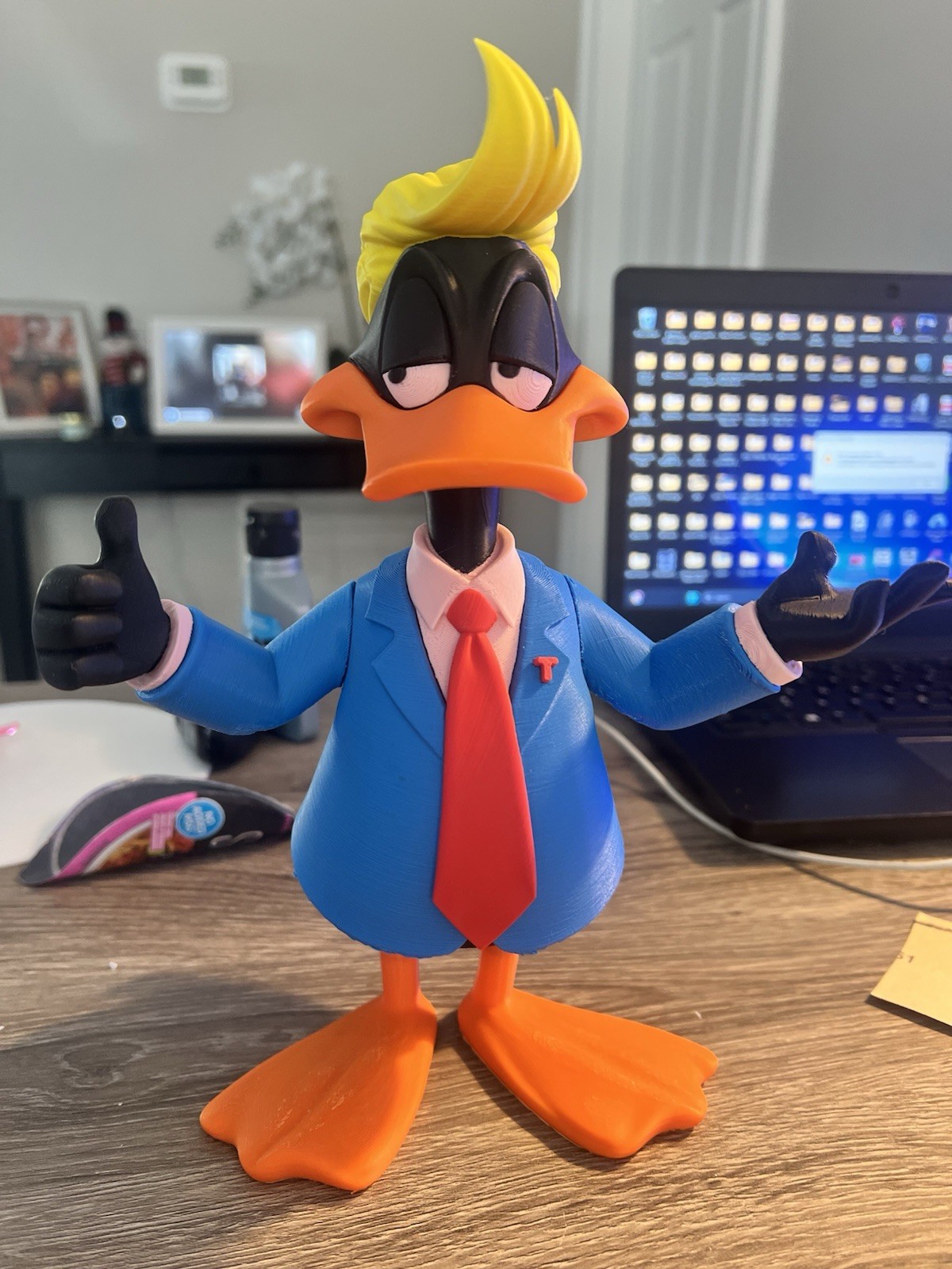 ⭐Daffy Duck “President” Edition 15” Statue – Blue Suit, Red Tie, Signature Hair⭐