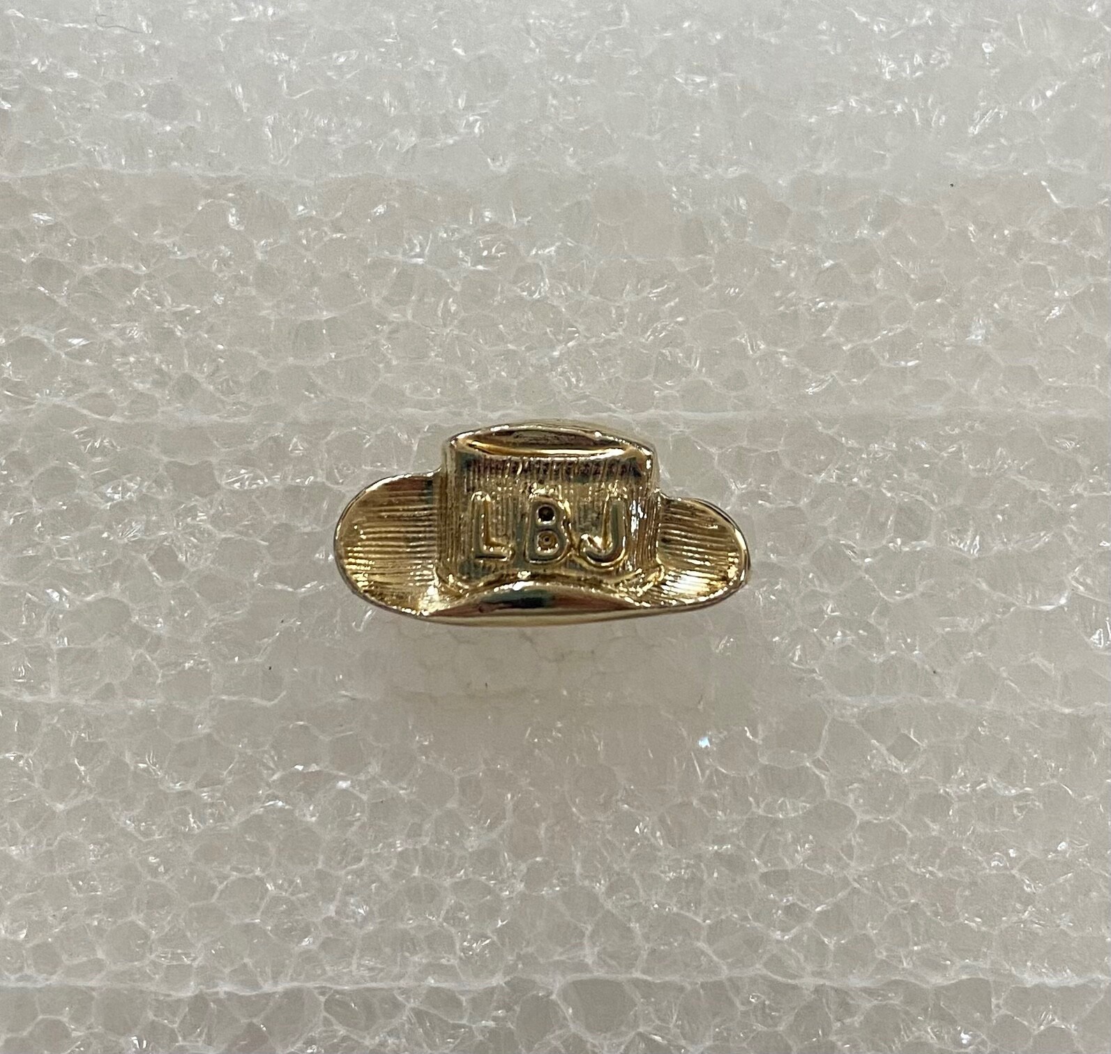 1960’s LBJ Stetson Hat Pinback Lyndon Baines Johnson Silver Tone Metal Lapel Pin