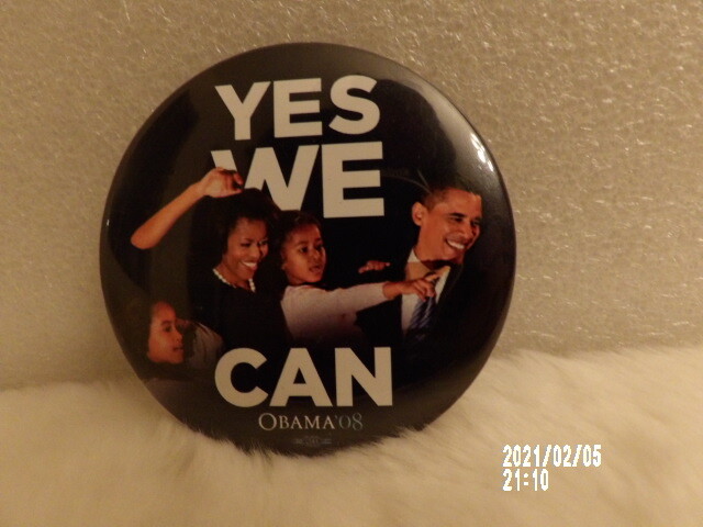 Yes We Can Political Campaign Pin Button #29513 With Barack, Michelle and girls
