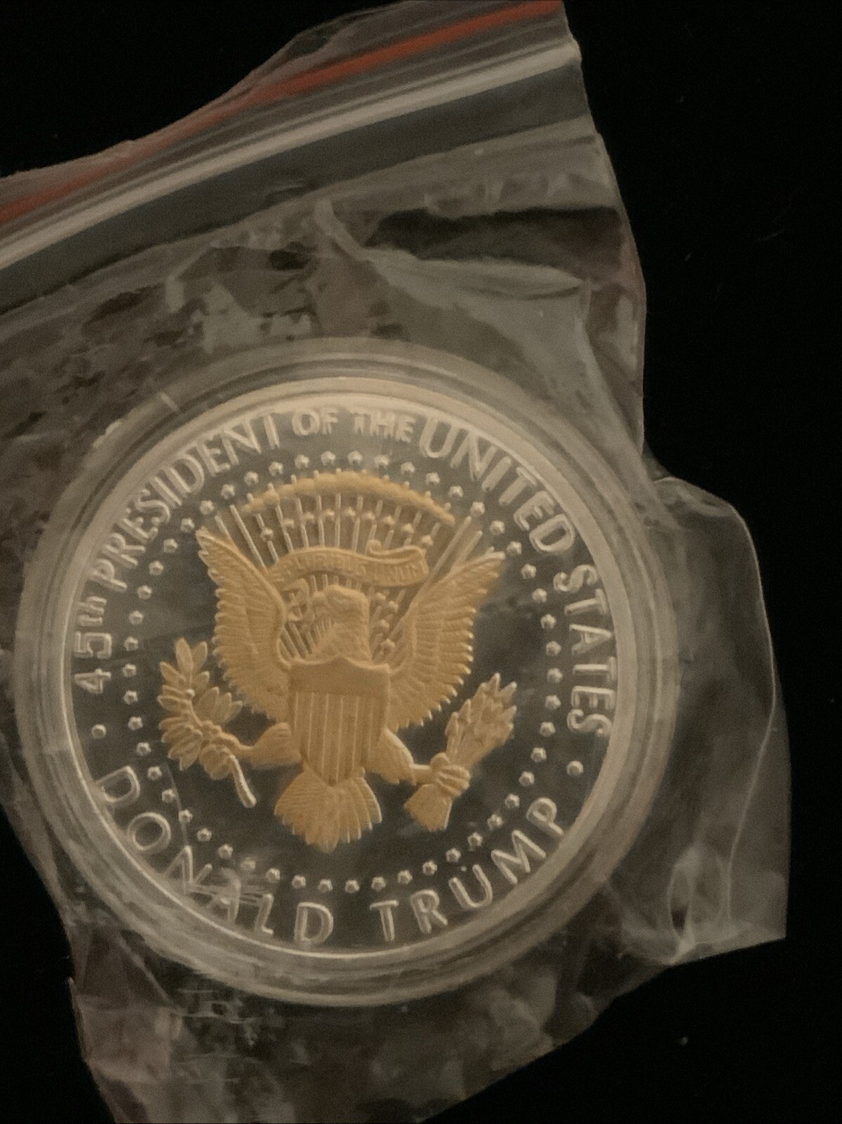 Donald Trump ‘Keep America Great’ Gold & Silver Plated 2020 Coin In Case