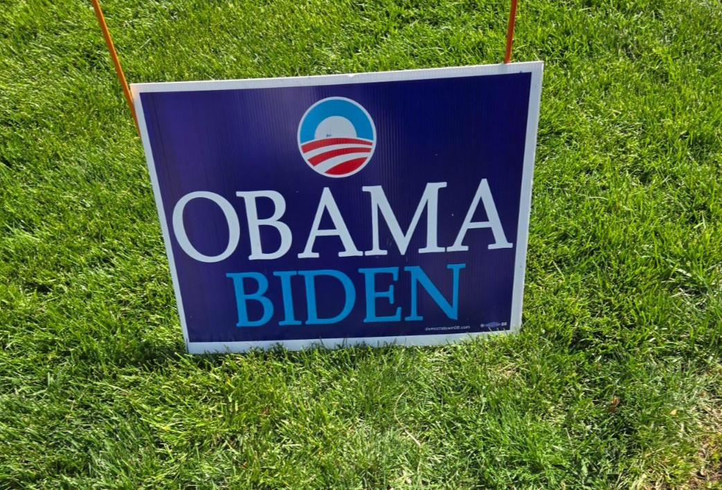 2008 Obama Biden Vinyl / Plastic Campaign Yard Sign 16.25 x 26