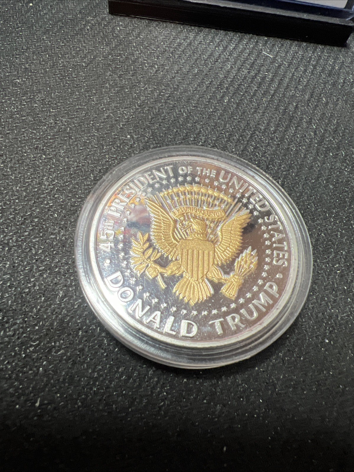 (33) DONALD TRUMP COMMEMORATIVE 2020 SILVER/GOLD PLATED COIN KEEP AMERICA GREAT