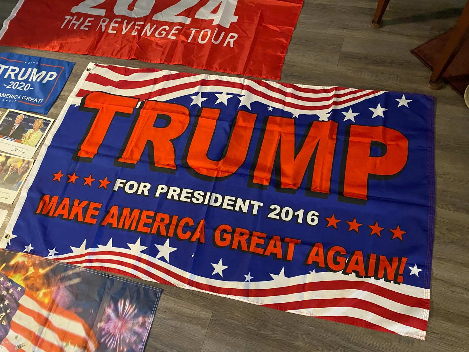 3×5 Trump flags w/ lot McCain Palin campaigning and President Ronnie Reagan book
