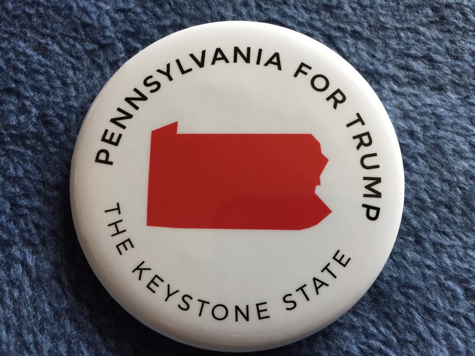 2016 DONALD TRUMP (OFFICIAL) PENNSYLVANIA FOR TRUMP (AUTHENTIC) WHITE PIN BUTTON