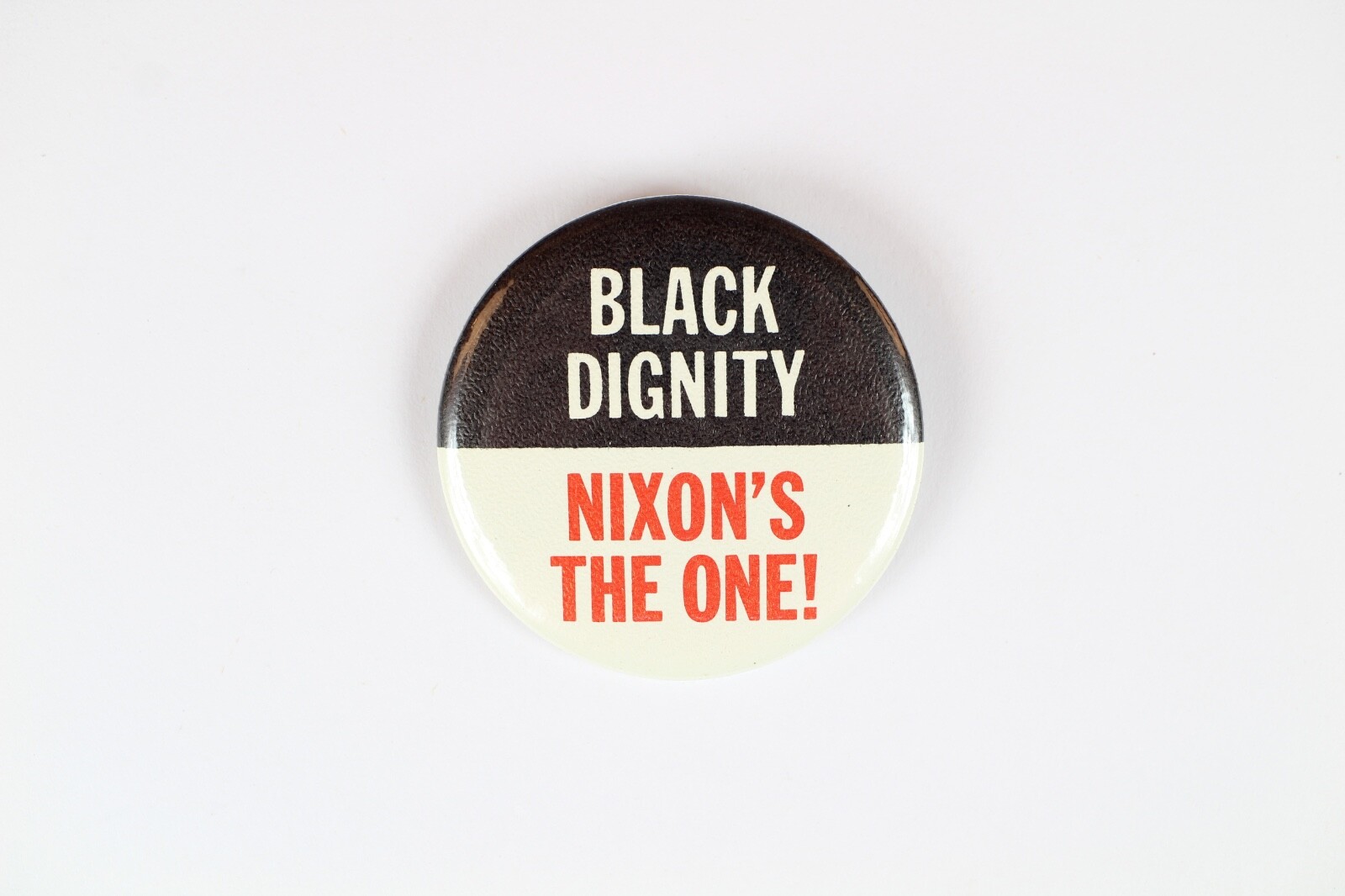 1968 Richard Nixon Black Dignity Presidential Campaign Pinback Button